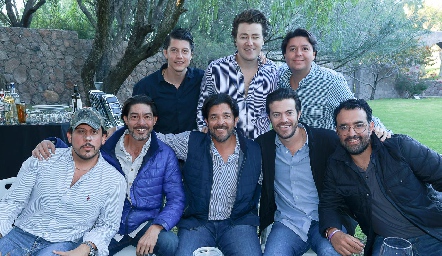  Gastón Lozano con sus amigos.