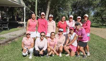  Señoras golfistas participantes en el Torneo Rosa.