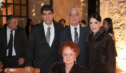  Luis Fernando Torres Corzo, Gerardo Hinojosa, Beatriz Carpizo y Cristina Lozano de Carpizo.