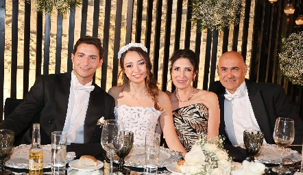 Eduardo Morales, Jimena Medina, Rosalba Castillo y Enrique Medina.