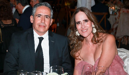  Arturo Hinojosa y Adriana Pedroza.