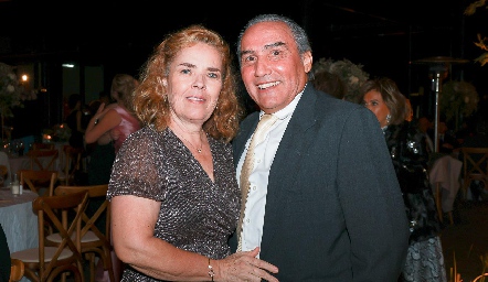  Anabell Valle y Arturo González.