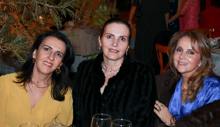  Montserrat Gómez, Gabriela Gómez y Ana Isabel Gaviño.