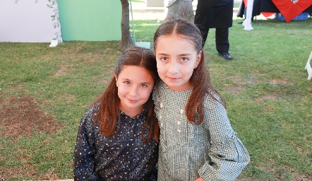  Emilia y Luciana.