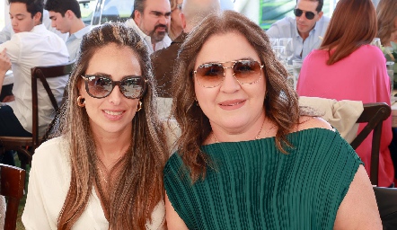  Alejandra Ortega y Deyi Cázares.