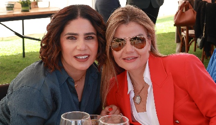  Mariana y Erika Gutiérrez.