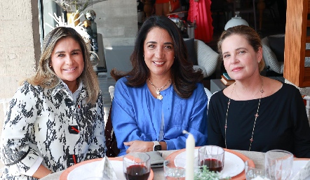  Claudia García, Malena Sánchez y Eva Anaya.