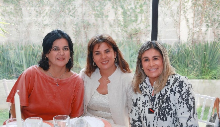  Cinthia Sánchez, Montse Abella y Claudia García.