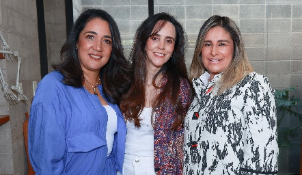  Malena Sánchez, Gloria Mojarro y Claudia García.