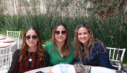  Ana Nava, Lupita Flores y Aurora Irigoyen.