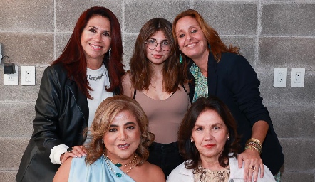  Silvia Montelongo, María, Julia, Anyul Martínez Castro y Martha Laura Gómez.