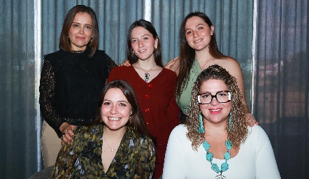  Adriana Zapata, Emilia Noyola, Isabel Noyola, Fernanda Noyola y Karla Vilet.