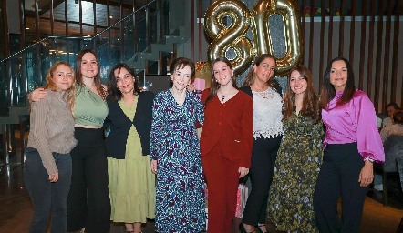  Lucía Dibildox con sus hijas Lucía, Patricia y Gabriela y sus nietas.