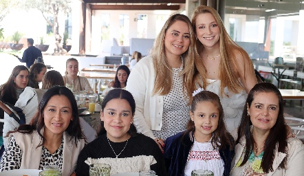  Melissa Pérez, Ale Álvarez, Claudia, Marifer, Begoña Sharp y Begoña López.