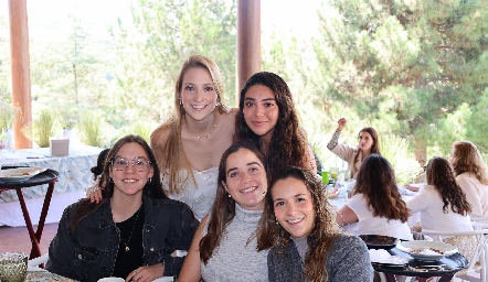  Ale Álvarez y sus amigas.