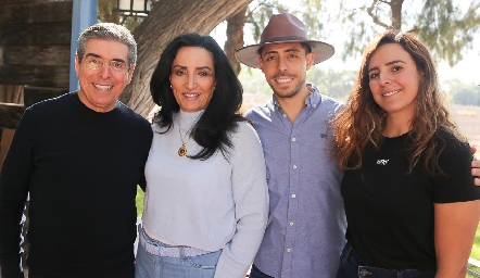  Ángel de Luna, Alejandra Alcalde, Eduardo de Luna y Andrea Rivera.