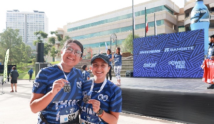  Valeria Castillo y Paulina.