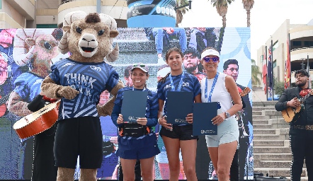  Categoría Libre Femenil: Lucero Nayeli 3°, Montse Armendariz 1° y Nohemi Rojas 2°.