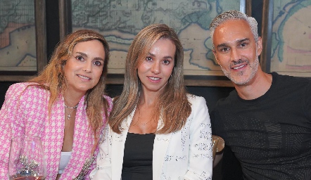  Paty Estrada, Marcela Rubio y Oscar Estrada.