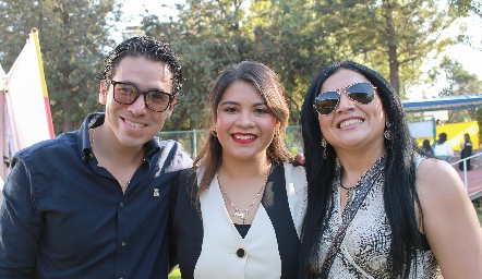  Jonathan Hernández, Araceli Martínez y María José Téllez.