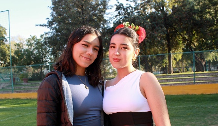  Ximena y Regina Martínez.