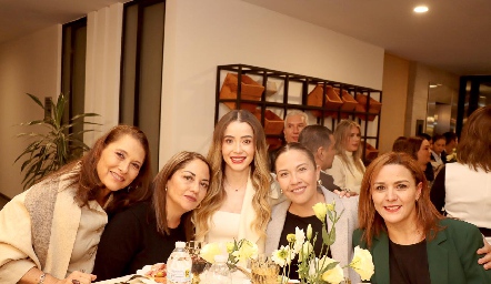  Angélica Canul, Eva Morales, Gaby Aceves y Alma Hernández con Geraldy.