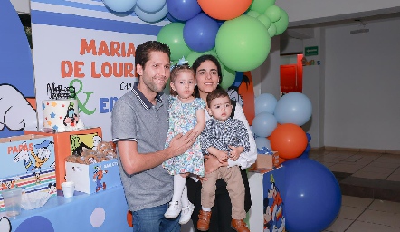  Eduardo Martínez y María de Lourdes Torres con sus hijos María de Lourdes y Eduardo.