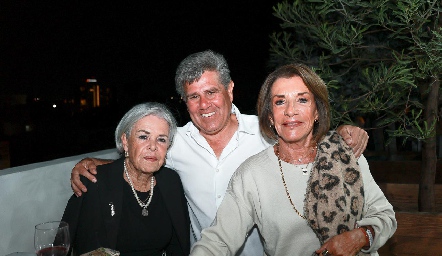  Paty del Peral, Galo Galván y Martha Elena Meade.