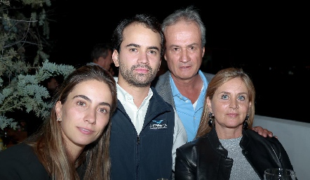  Lorena Andrés, Mauricio Andrés, Ricardo Andrés y Lorena Robles.