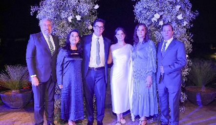  Los novios con sus papás, Luis Miguel Barral, Diana Iwadare, Kenji Barral, Cecilia García, Gabriela Padilla y Benito García.