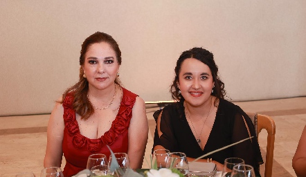   Sandra y Mariana Mata.