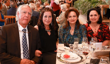  Ignacio Cisneros, María Elena Fernández, Laura Elena Arreola y Antonieta Arreola.