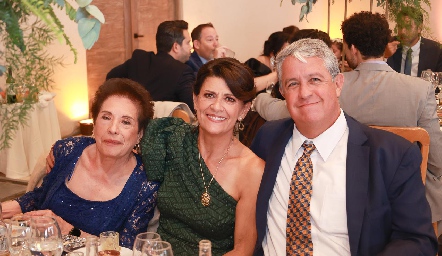  Margarita Arreola, Pilar Lázaro y Roberto Fernández.