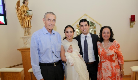  Roberto Mejía, Bárbara Mejía, Alberto Kasis y Rosa María Maza con Bárbara.