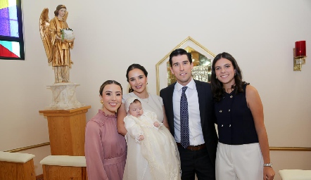  Bárbara Kasis con sus papás Alberto Kasis y Bárbara Mejía y sus madrinas María Galán, y Daniela Galán Rivero.