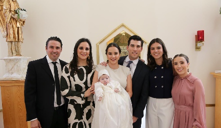  Bárbara Kasis con sus papás Alberto Kasis y Bárbara Mejía y sus madrinas  Rosa Mejía, María Galán y Daniela Galán Rivero.