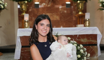  Daniela Galán Rivero con su ahijada Bárbara.