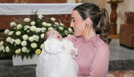  María Galán con su ahijada Bárbara.