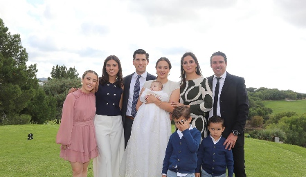  Bárbara Kasis con sus papás Alberto Kasis y Bárbara Mejía y sus padrinos  Rosa Mejía, María Galán, Pepe Alonso y Daniela Galán Rivero.