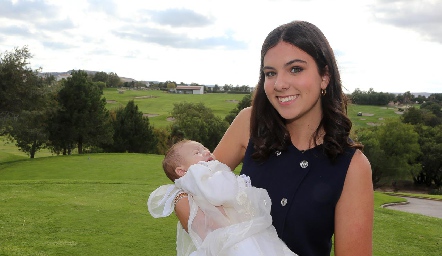  Daniela Galán Rivero con su ahijada Bárbara.