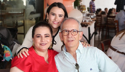  Pita Retes y Alfonso Galán con su hija Sofía.