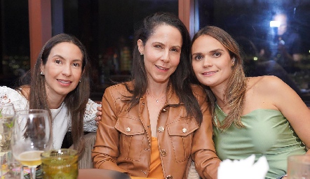  Ana Bertha Hernández, Bárbara Ruiz y Myriam García.