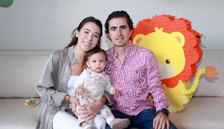  Michell Cano y Guillermo Gómez con su hijo Álvaro.