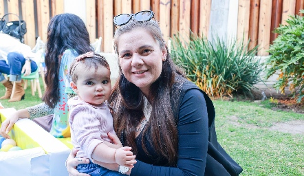  Macarena Espinosa y Teresa Urriza.