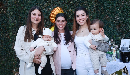  Gaby González, Joaquín Hernández, Cristina Lorca, Michell Cano y Álvaro Gómez.