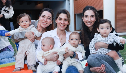  Álvaro Gómez, Michell Cano, Ingrid Nito, Bruno y Franco González, Mariana Alcalá e Inés Torres.