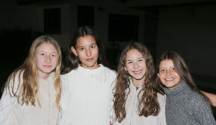  Valeria Vallejo, Alexia Zapata, Miranda Garza e Isa Molina.