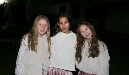  Valeria Vallejo, Alexia Zapata y Miranda Garza.