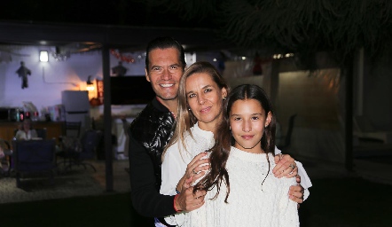  Sergio Zapata y Marcela Torres con su hija Alexia.