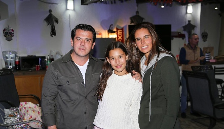  Jorge Torres y Daniela de la Fuente con Alexia.